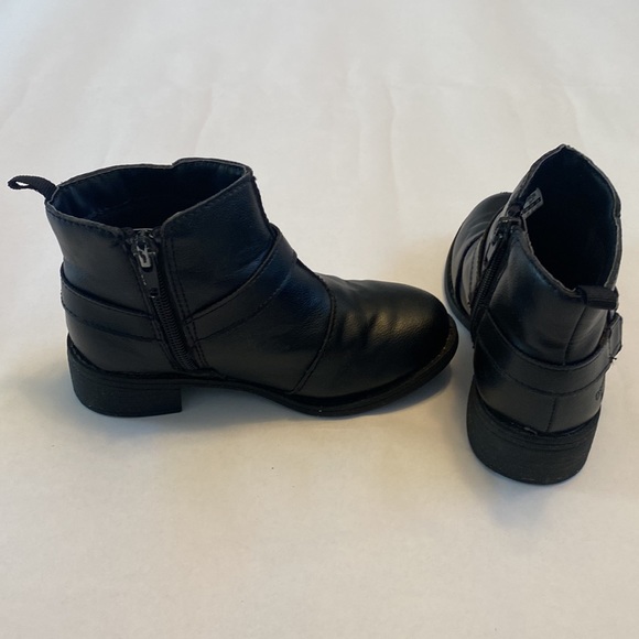 OshKosh black ankle boots size 10 - Picture 2 of 4